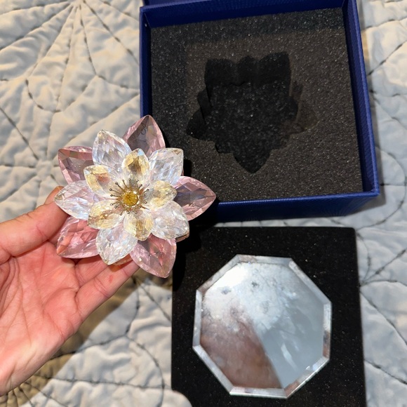 Swarovski Water Lily Rosaline Flower - Picture 10 of 11
